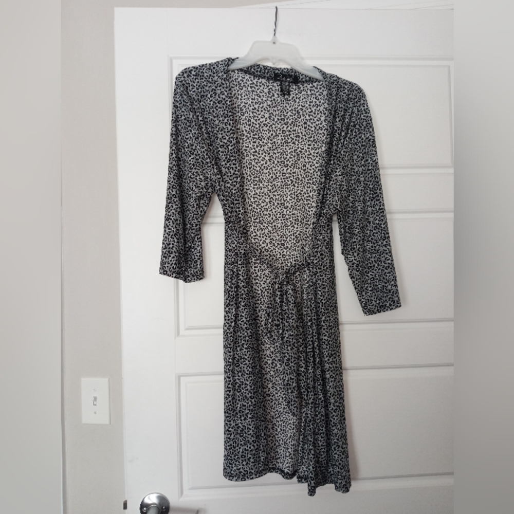 Rene rofe gray leopard print robe size large